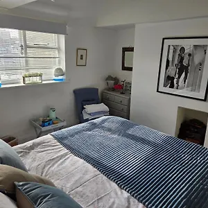 Beautiful Little Townhouse Apartment Brighton